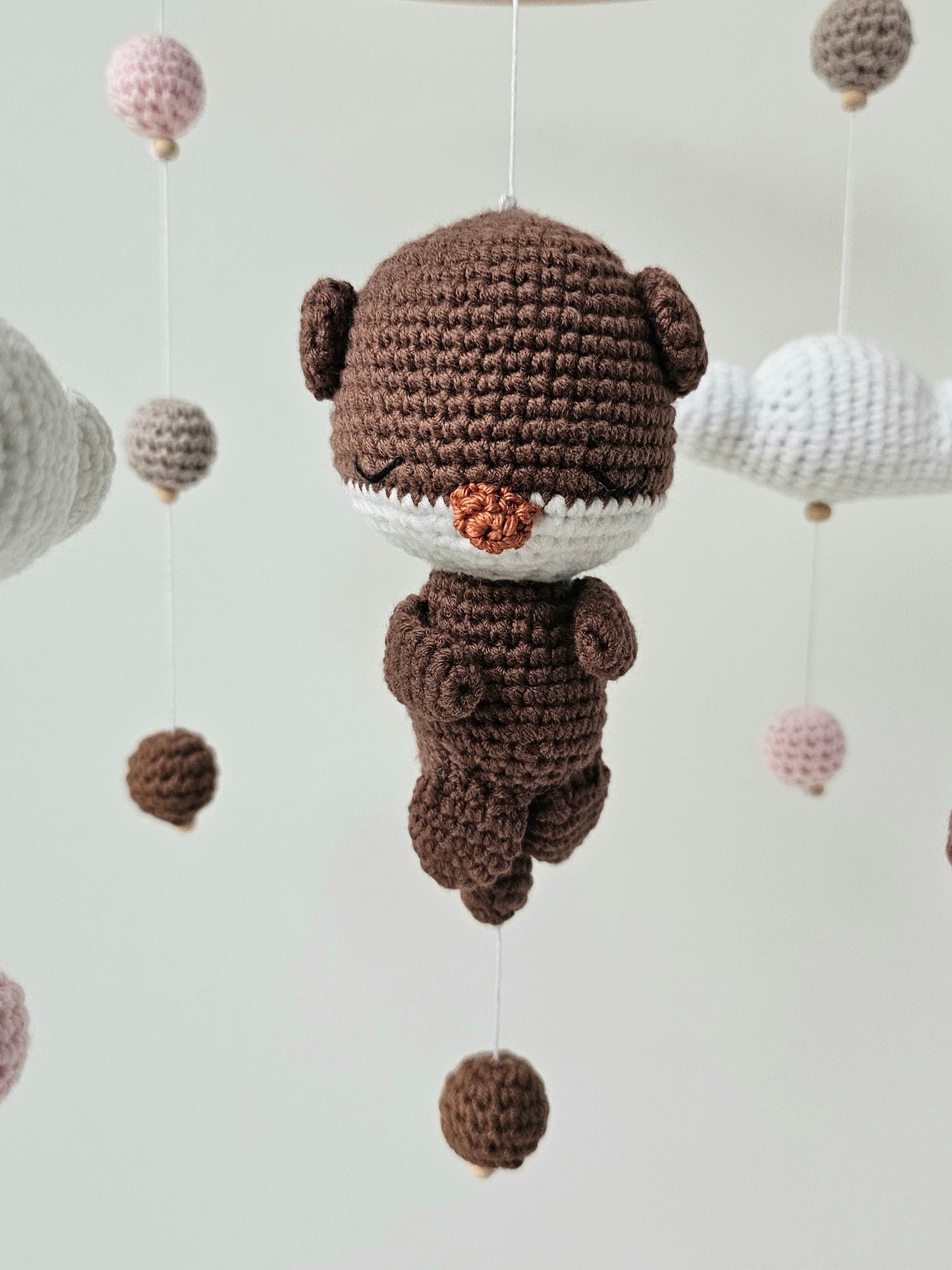 Baby Mobile Häkelliebe Otter braun/rosa