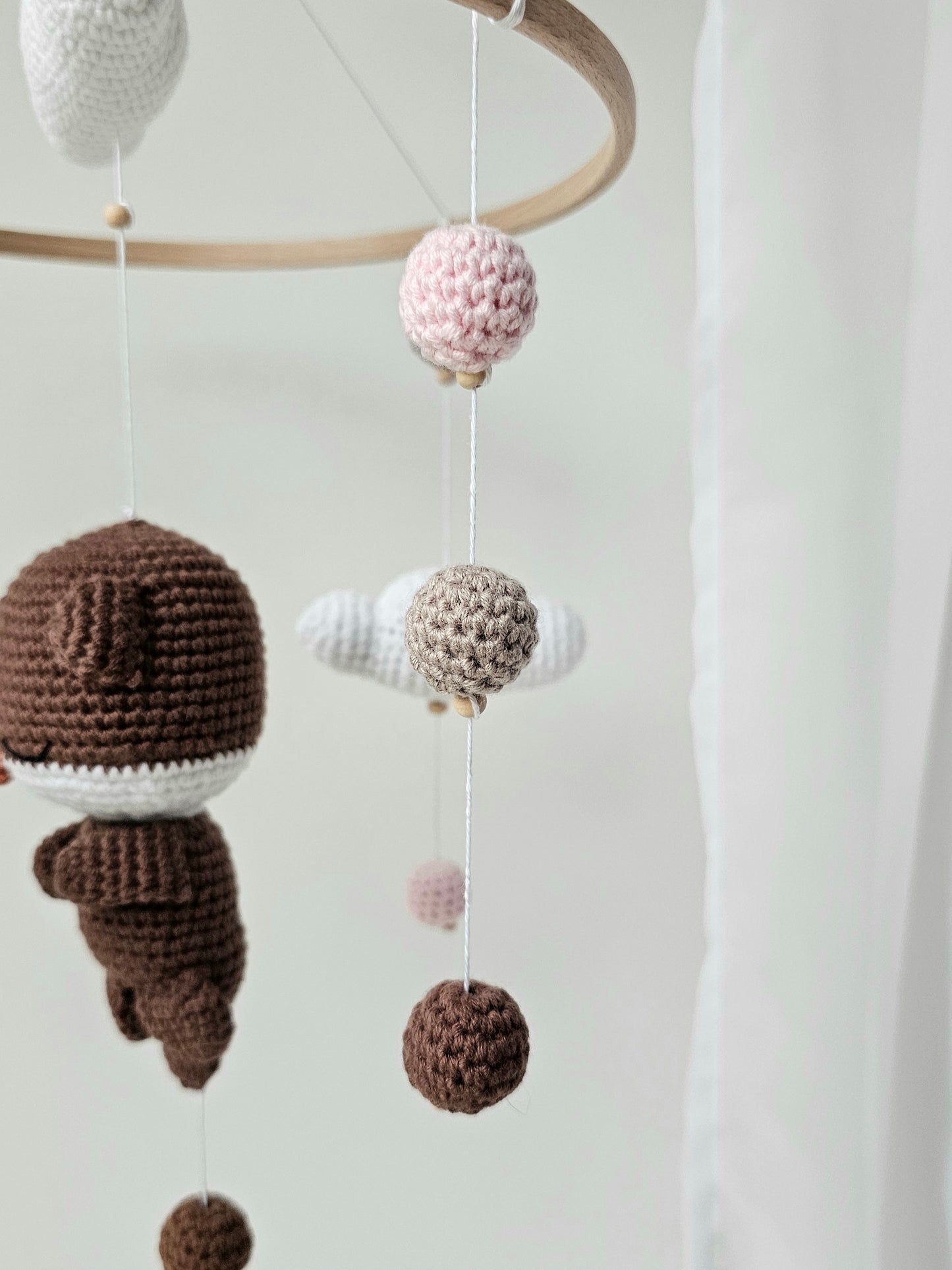 Baby Mobile Häkelliebe Otter braun/rosa