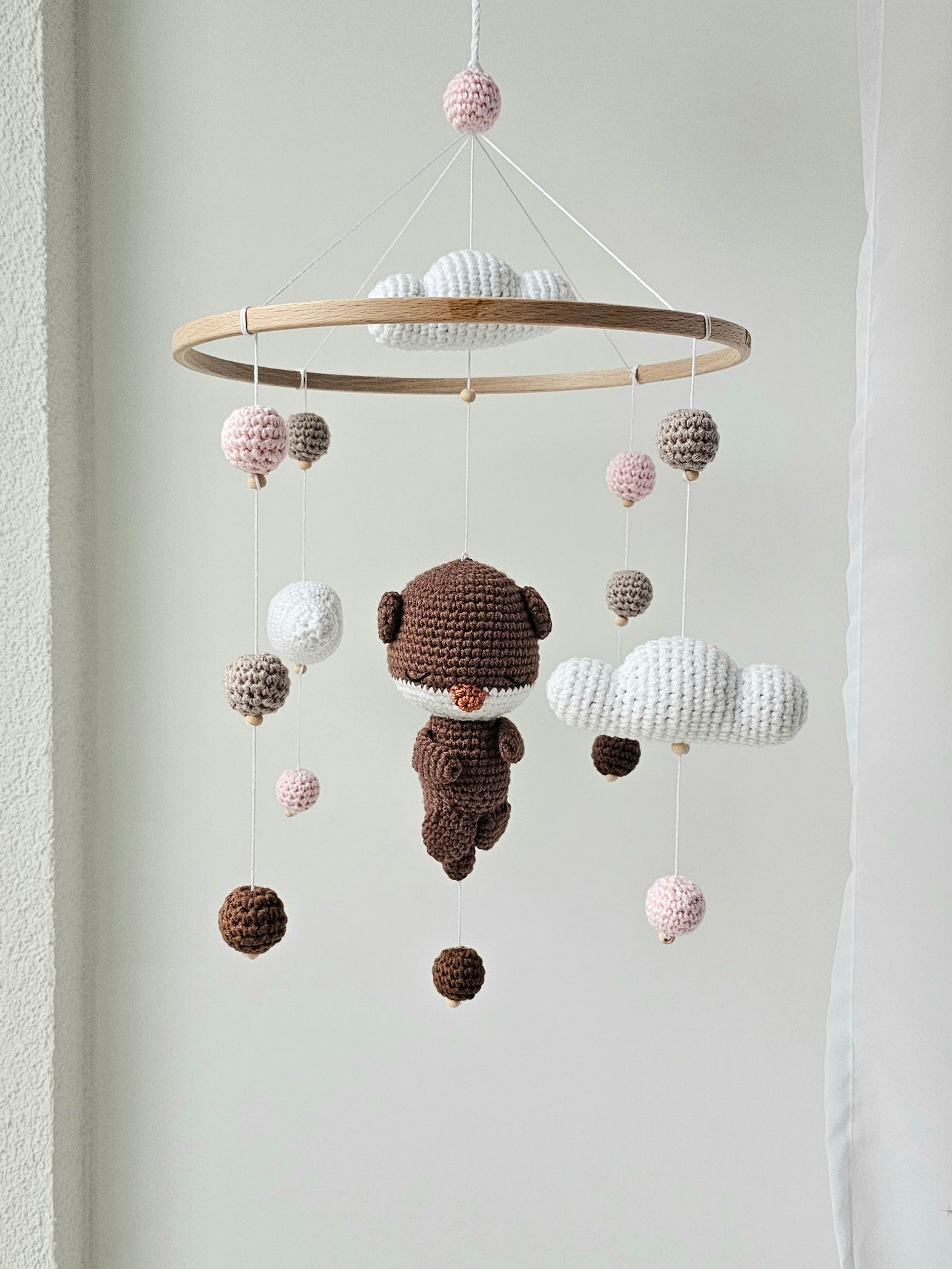 Baby Mobile Häkelliebe Otter braun/rosa
