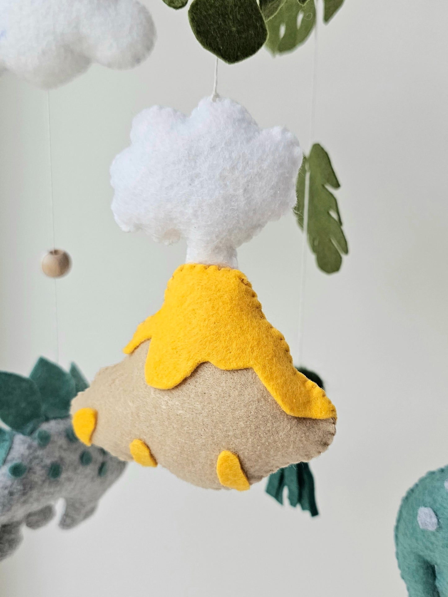 Baby Mobile Dinosaurier mit Vulkan