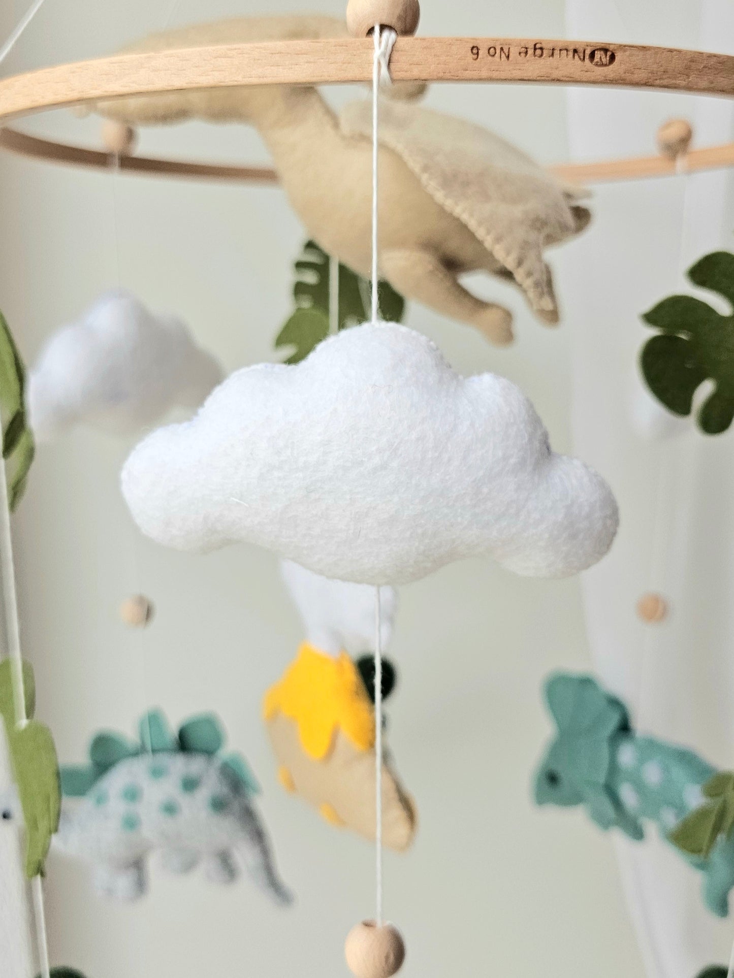 Baby Mobile Dinosaurier mit Vulkan