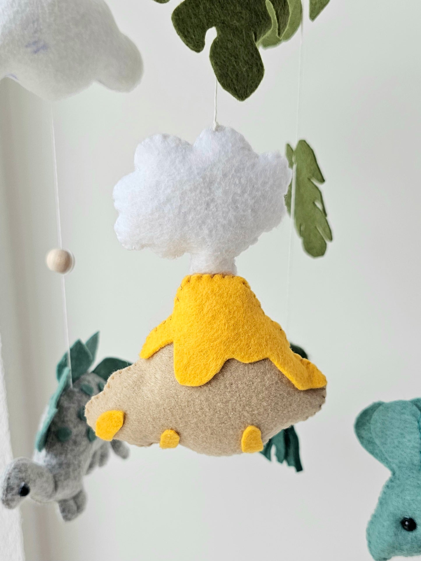 Baby Mobile Dinosaurier mit Vulkan
