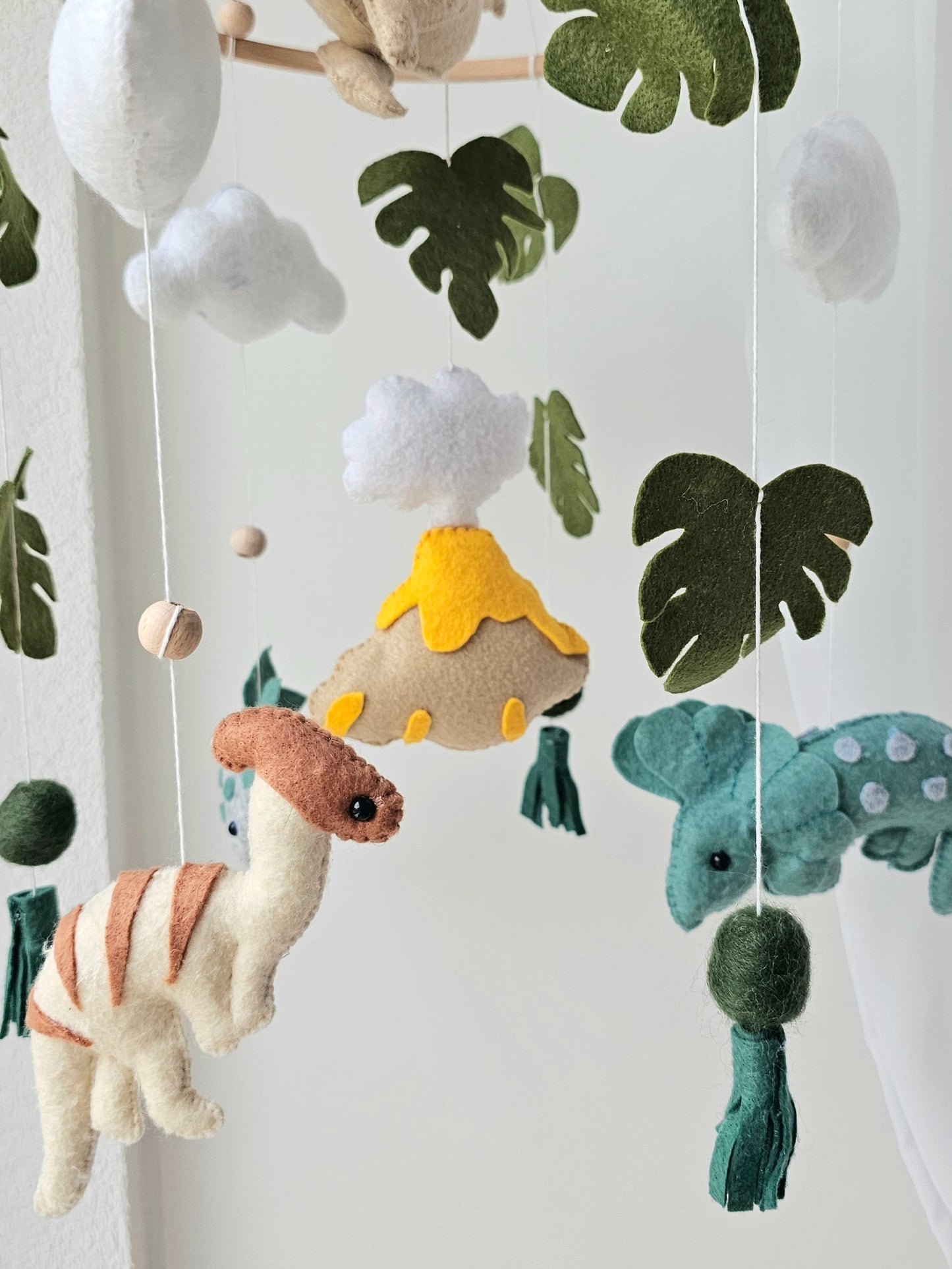 Baby Mobile Dinosaurier mit Vulkan