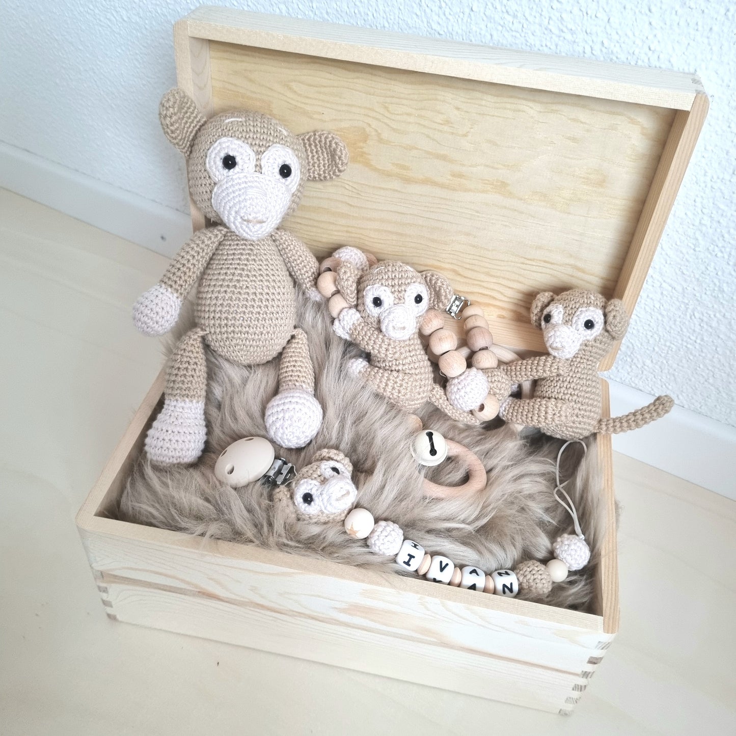 Erinnerungsbox personalisiert mit XXL Set Crochet Liebe Äffchen