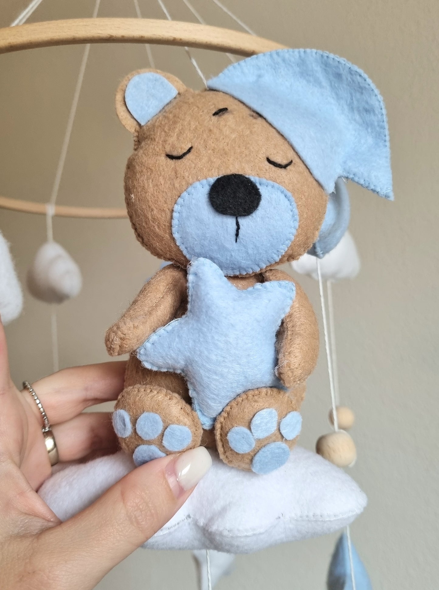 Baby Mobile träumender Bär blau