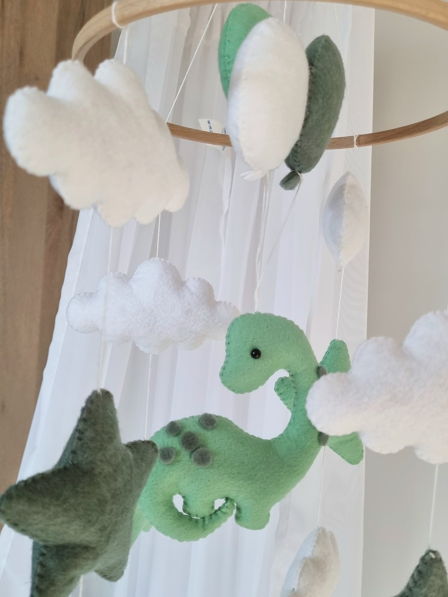Baby Mobile kleiner Dino grün